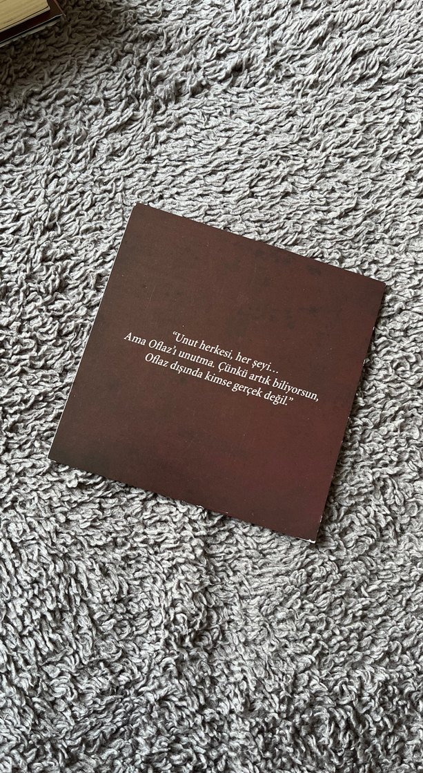 Kimse Gerçek Değil - Zeynep Sey - Görsel 4