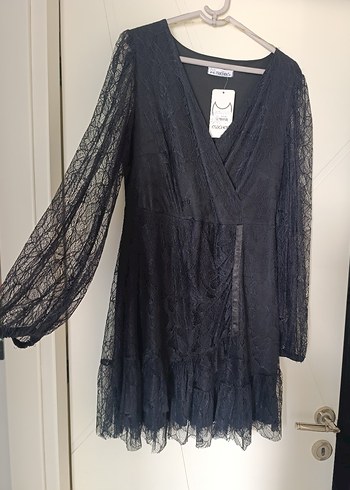 Dantel Detaylı Siyah Uzun Kollu V Yaka Elbise - Görsel 2