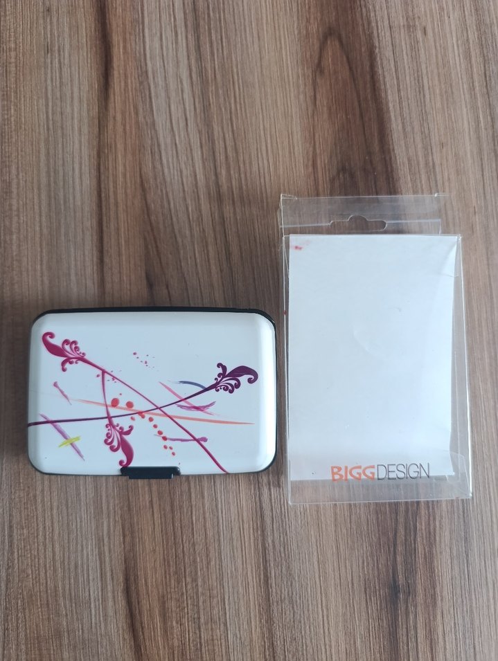 Beyaz Parlak Baskılı Kartlık - Görsel 4