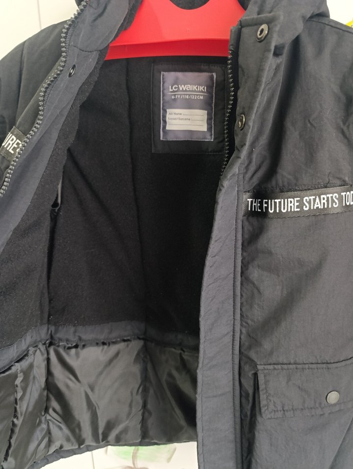 Erkek Çocuk Siyah Kapüşonlu Mont - Görsel 2