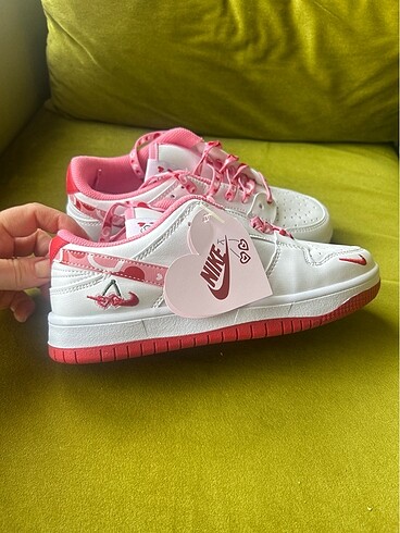 36 Beden beyaz Renk Nike kiz spor ayakkabi