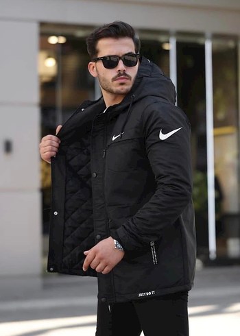 Nike Mont