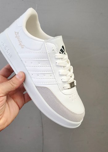 Adidas Beyaz Bağcıklı Kadın Spor Ayakkabı