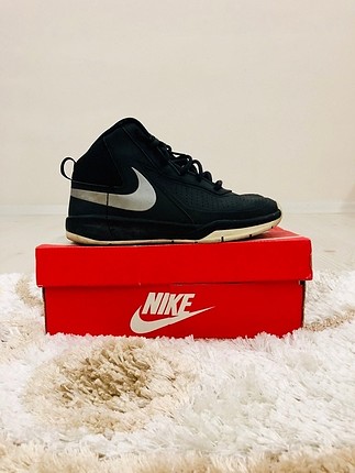 Siyah Nike ayakkabı