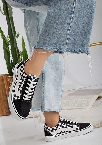 Damalı Vans