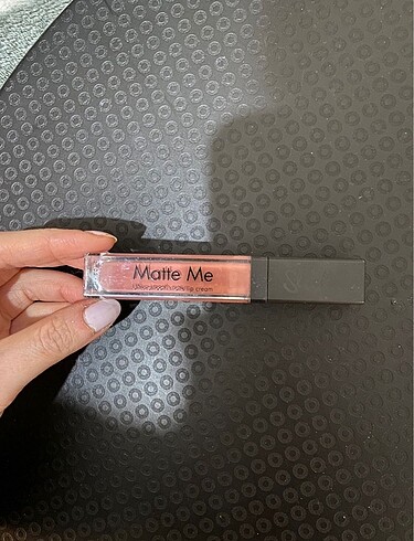 Sleek Sleek birthday suit likit mat ruj