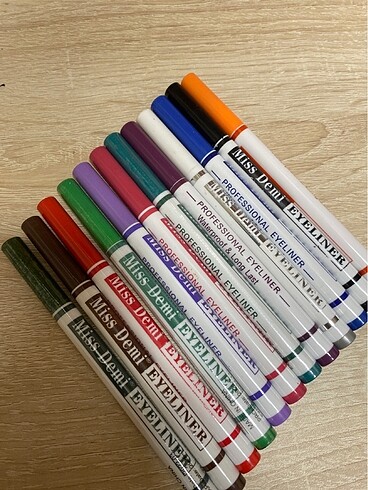 12 Renkli Eyeliner