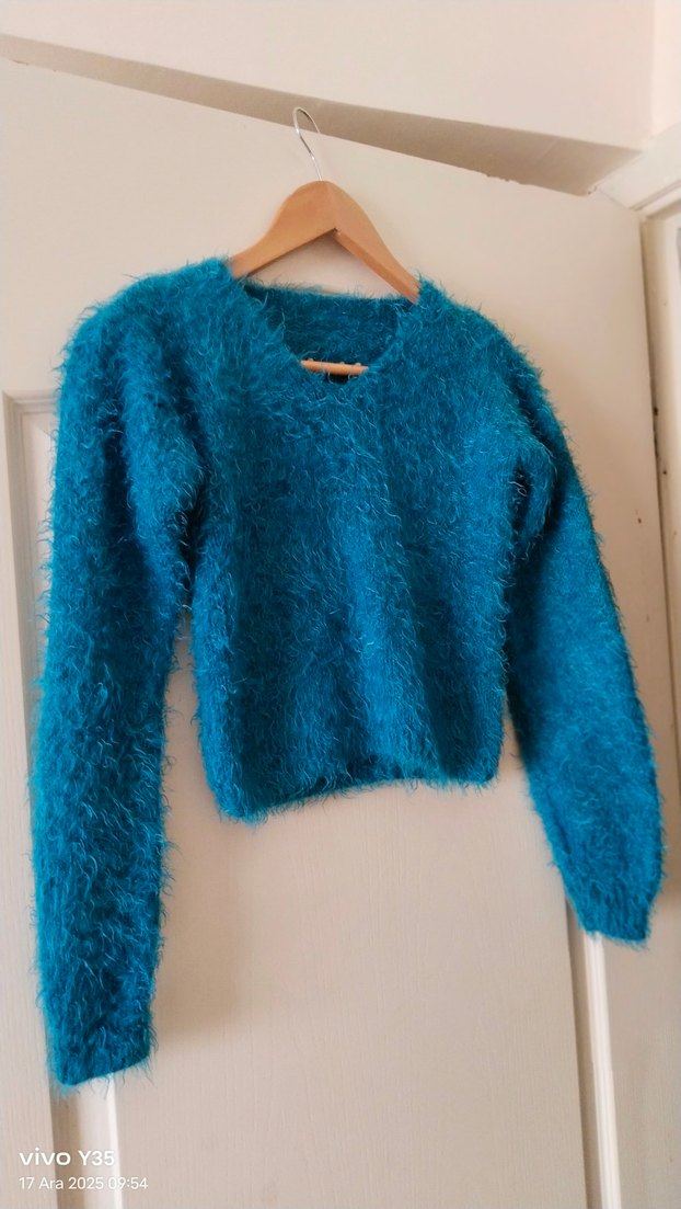 Turkuaz V Yaka Örgü Kadın Kazak
XS beden,el örgüsü,kusursuzdur. - Görsel 3