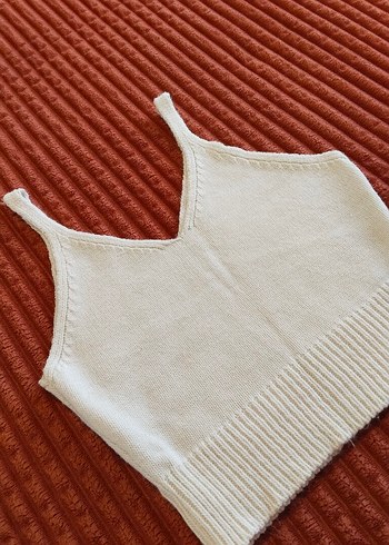 Krem renk,Triko Askılı ve Uzun Kollu crop takım.
S/M uyumlu - Görsel 2