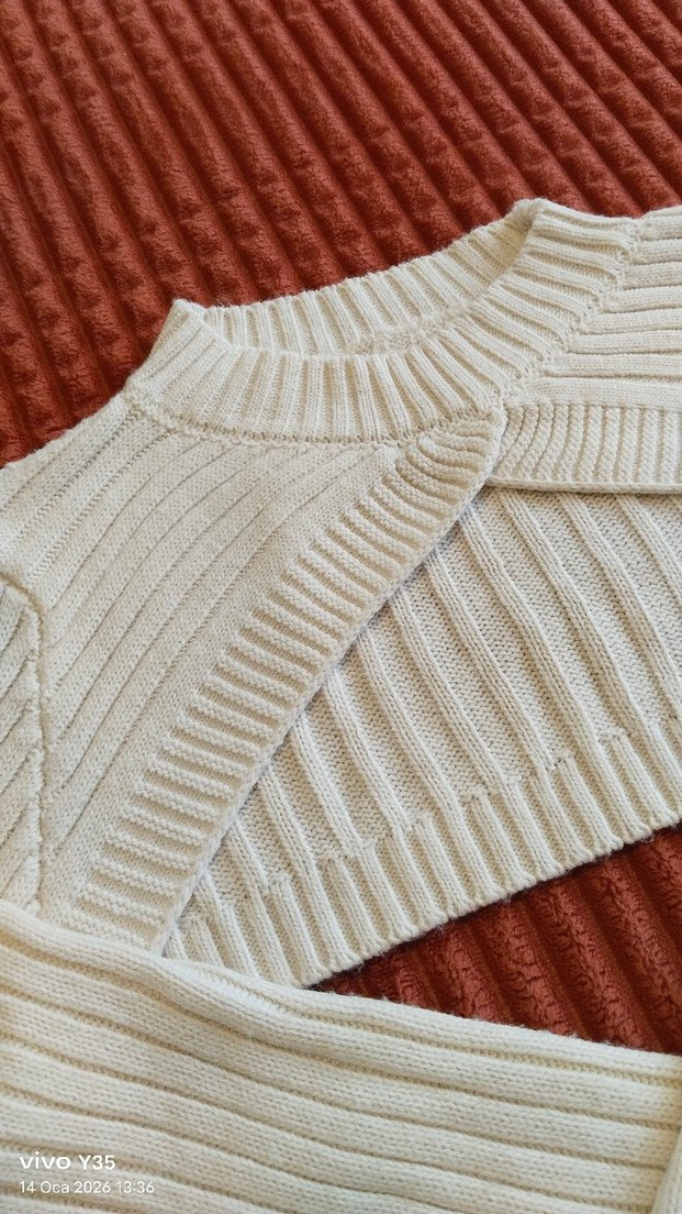 Krem renk,Triko Askılı ve Uzun Kollu crop takım.
S/M uyumlu - Görsel 4