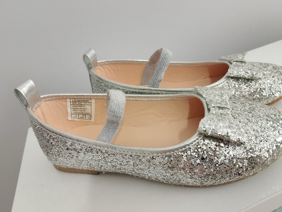 Kızlar için Gri Parlak Babet Ayakkabı - Görsel 2