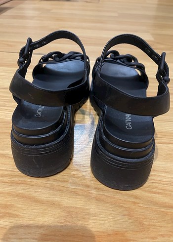 Siyah Zincir Detaylı Platform Topuklu Kadın Sandalet - Görsel 2