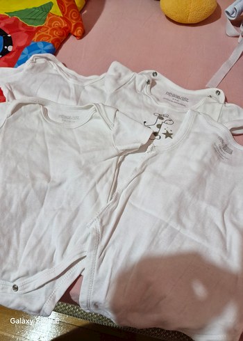 Beyaz Kısa Kollu Bebek Body - Görsel 2