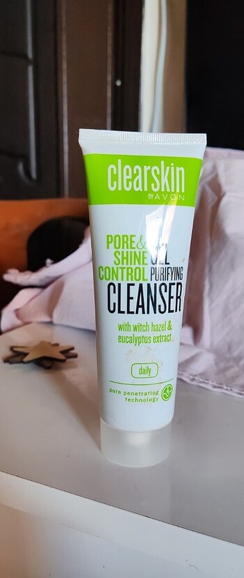 Avon clearskin gel purifying cleanser withwitch hazel&eucalyptus