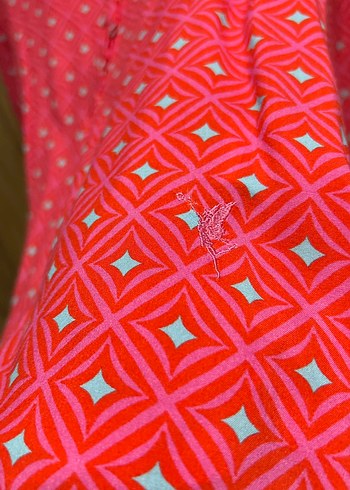 Pembe Desenli V Yakalı Uzun Kollu Kadın Gömlek - Görsel 6