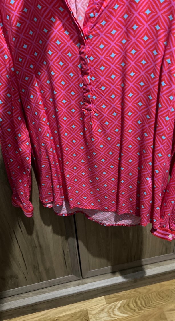 Pembe Desenli V Yakalı Uzun Kollu Kadın Gömlek - Görsel 4