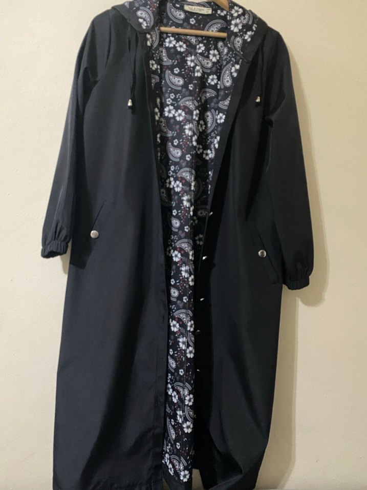 Düğmeli Siyah Uzun Kadın Yağmurluk - Görsel 2