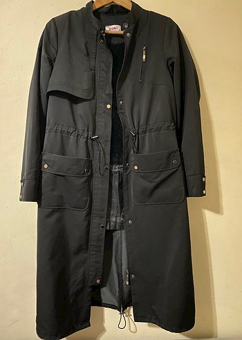 Kadın Siyah Uzun Bel Biyeli Parka - Görsel 2