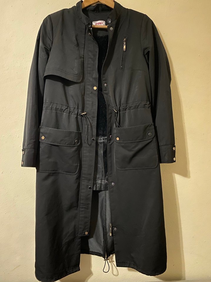 Kadın Siyah Uzun Bel Biyeli Parka - Görsel 2