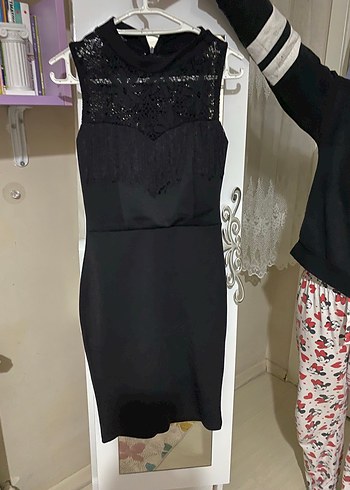 Dantel Detaylı Siyah Straplez Midi Elbise