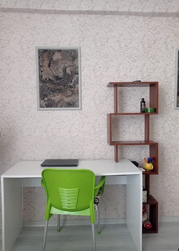 Diğer Beyaz Masa ve Ahşap Raflı Çalışma Alanı
