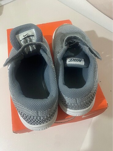 28 Beden Nike erkek çocuk spor ayakkabı