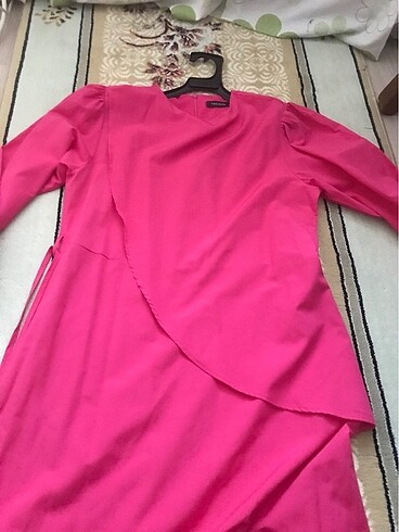 Pembe elbise