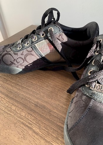 37 Beden gri Renk Guess Gri Yılan Desenli Dolgu Topuklu Kadın Spor Ayakkabı