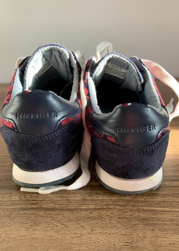 37 Beden kırmızı Renk Tommy hilfiger sneaker