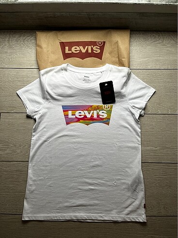 Levis t-shirt