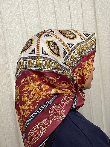 Versace desen eşarp