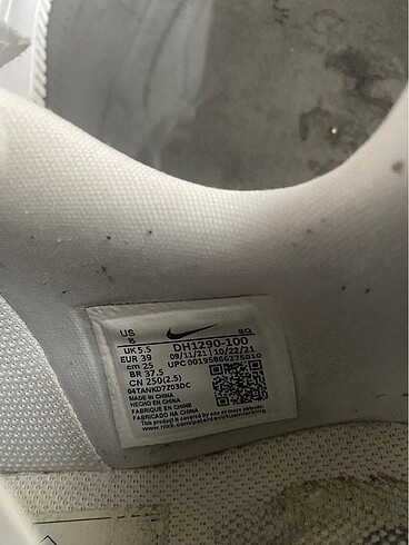 39 Beden beyaz Renk Nike spor ayakkabı.
