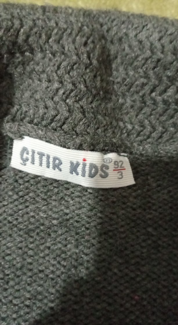 Gri Nakışlı Erkek Çocuk Triko Hırka - Görsel 3