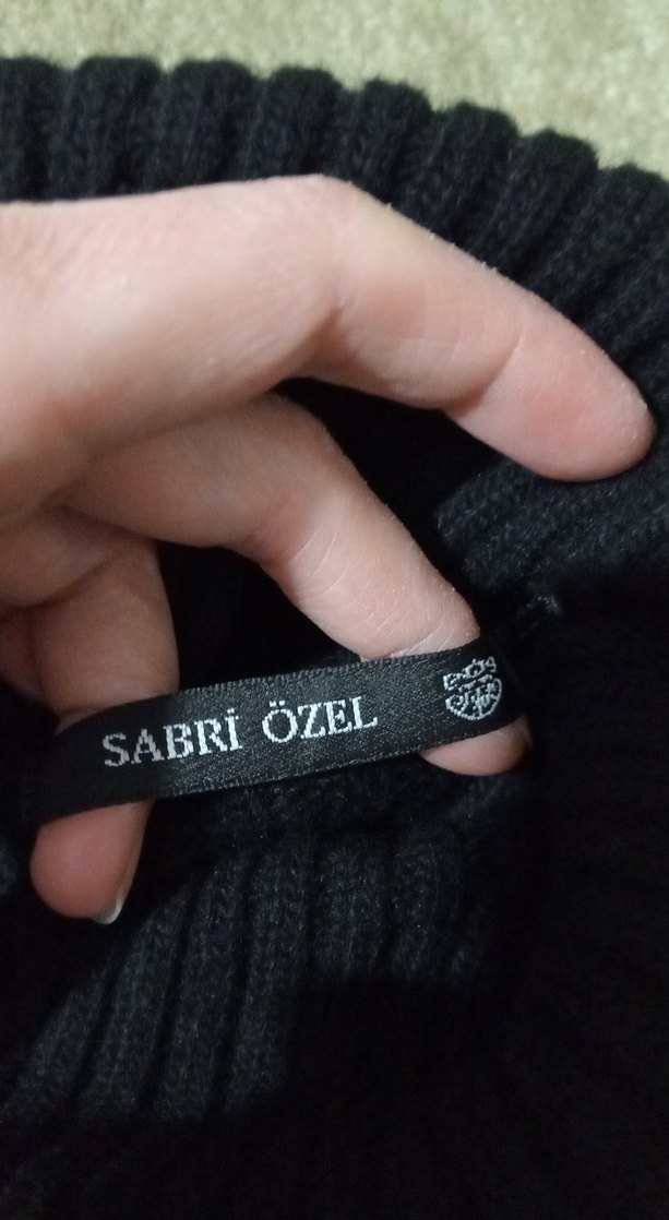 Kürk Detaylı Siyah Boğazlı Kolsuz Triko - Görsel 3