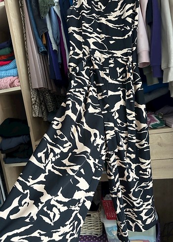 Zebra Desenli Uzun V Yaka Elbise - Görsel 2