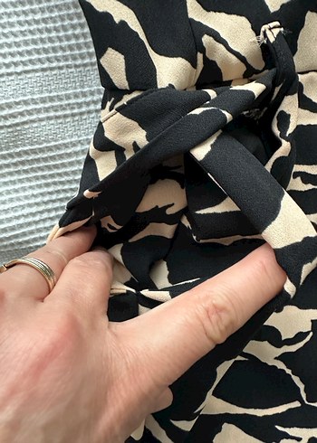 Zebra Desenli Uzun V Yaka Elbise - Görsel 5