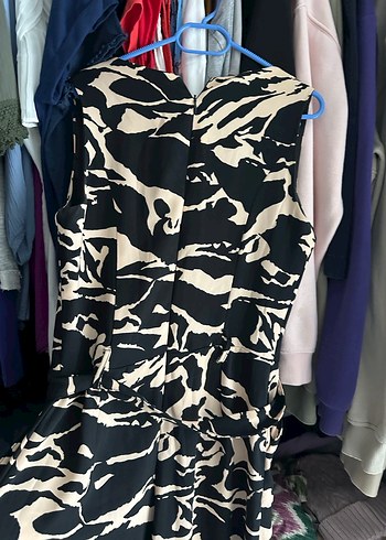 Zebra Desenli Uzun V Yaka Elbise - Görsel 3