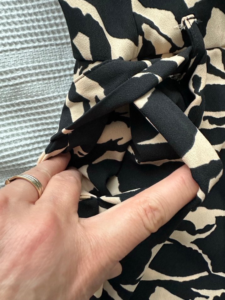 Zebra Desenli Uzun V Yaka Elbise - Görsel 5