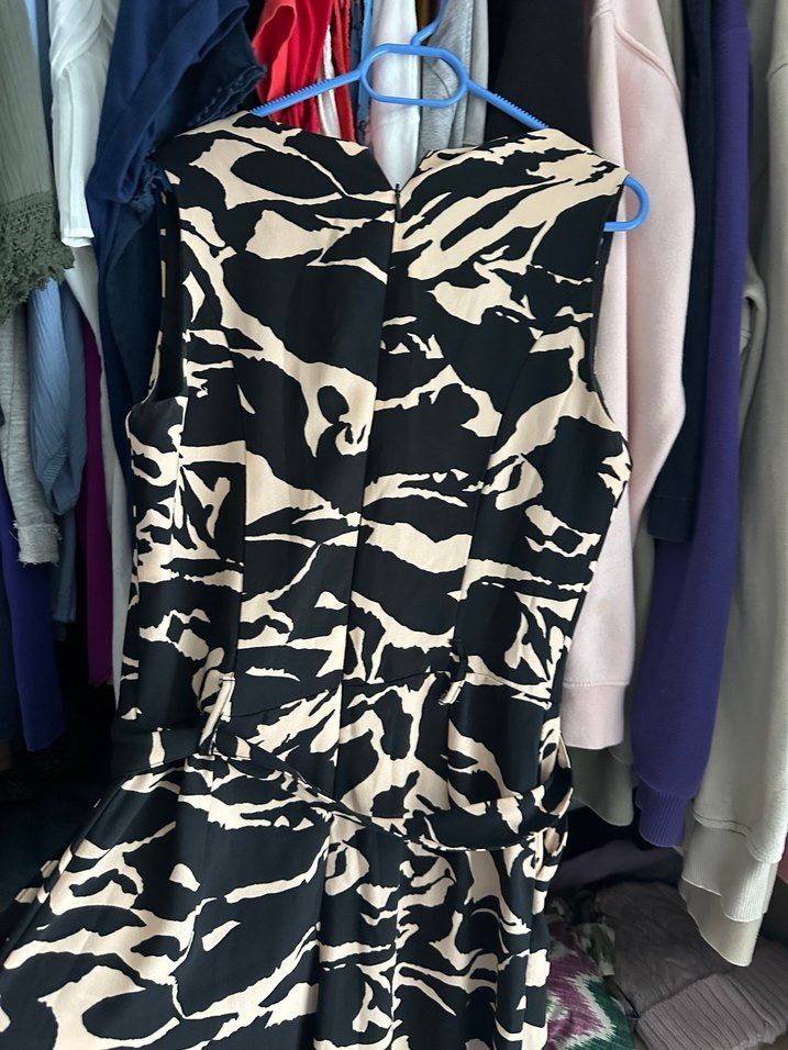 Zebra Desenli Uzun V Yaka Elbise - Görsel 3