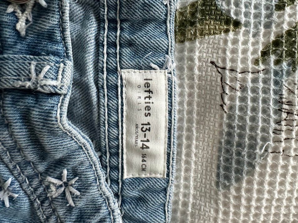 Nakışlı Düğmeli Mavi Mini Kot Şort - Görsel 2