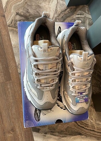 kadın skechers dlites