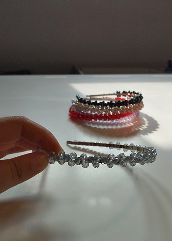 Beden Boncuk Detaylı Metal Kadın Taç