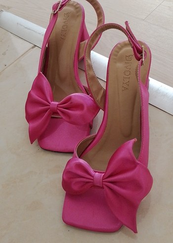 Pembe Fiyonklu Yüksek Topuklu Kadın Abiye Ayakkabı