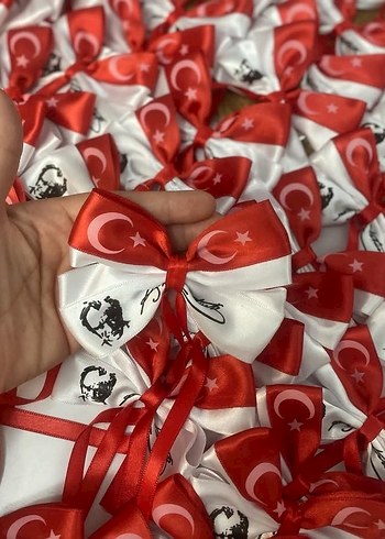 Kırmızı İşlemeli Kurdela Çocuk Toka