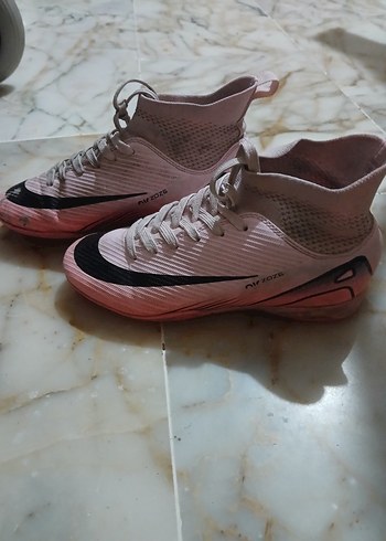 Nike Pembe Yuksek Bilekli Futbol Ayakkabisi