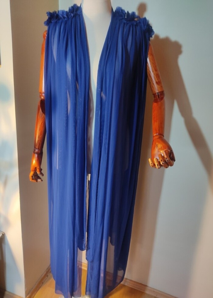 Tul yelek kemeri ve baş örtüsü var - Görsel 3