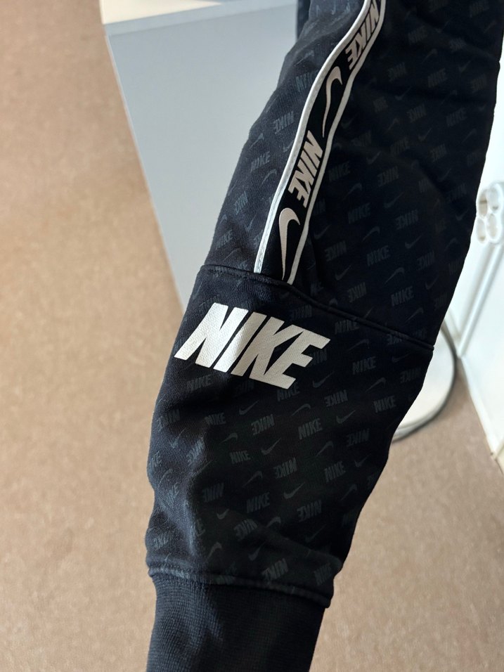 Nike Siyah Kapüşonlu Sweatshirt - Görsel 2