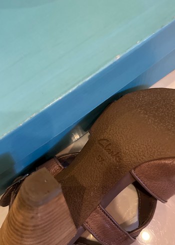 39 Beden kahverengi Renk Clarks Vizon Rengi Gerçek Deri Tokalı Topuklu Kadın Sandalet
