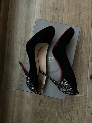 38 Beden siyah Renk Süet ve Swarovski taşlı stiletto