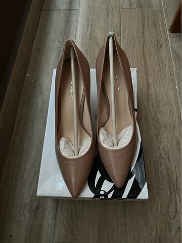 Pudra rengi Nine West stiletto